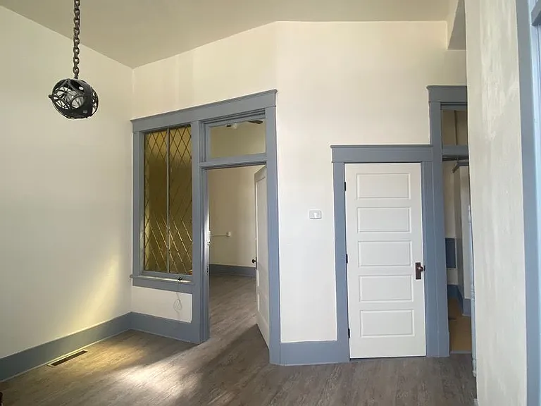 105 1/2 S Main St — Photo 16