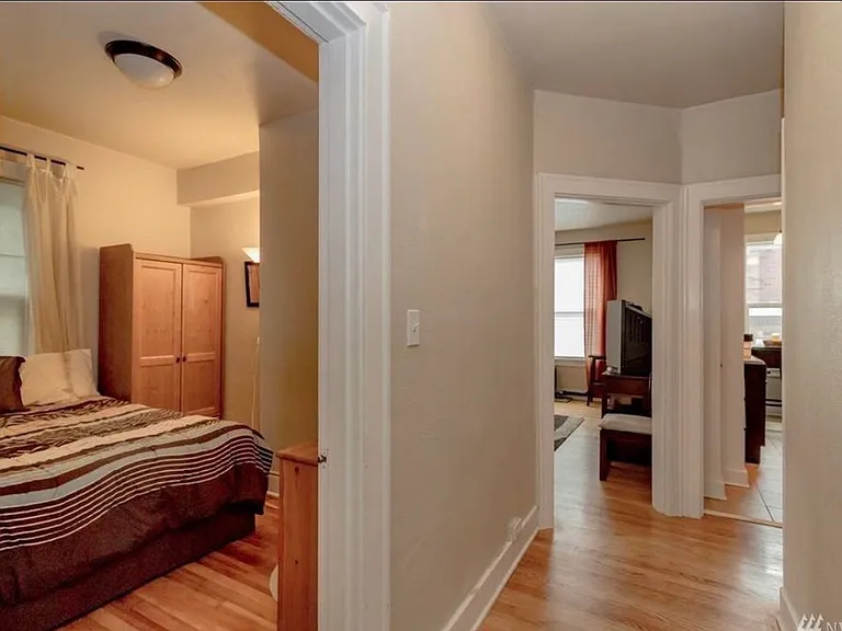901 NE 43rd St #206 — Photo 2