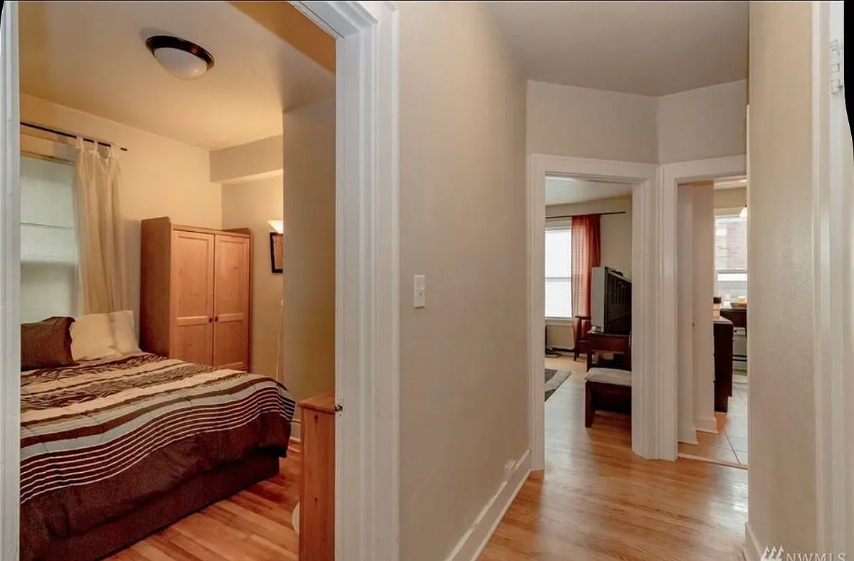 Building Photo - 901 NE 43rd St #206