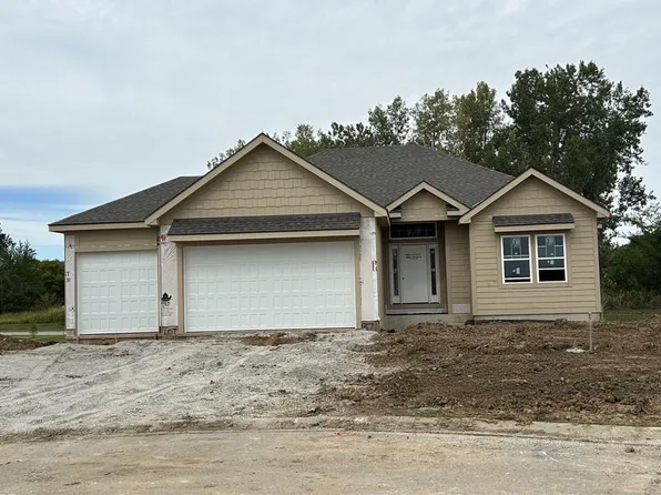 2371 NE Skopelas Ct, Grain Valley, MO 64029