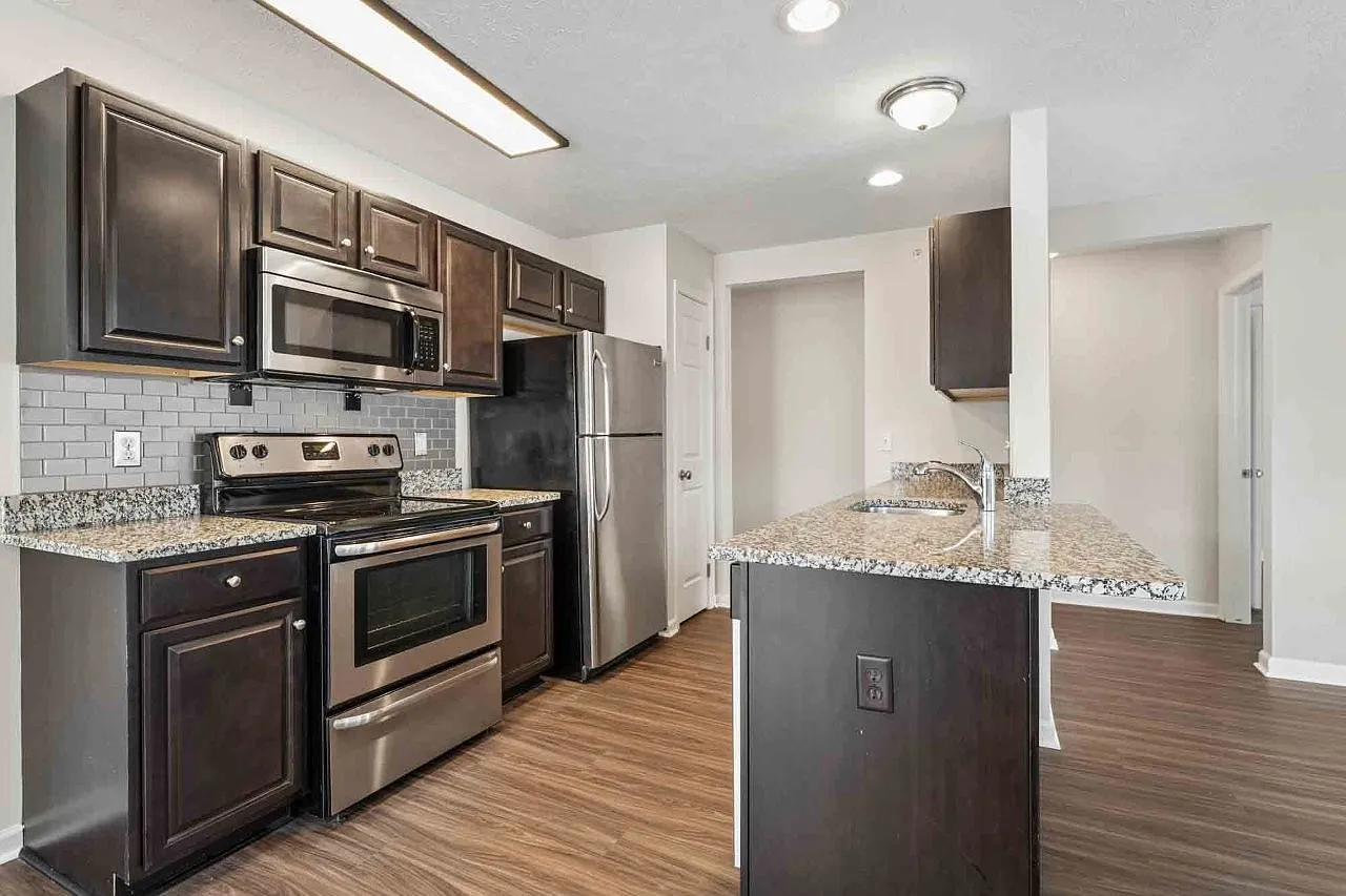 Auburn Creek Apartment Homes — Photo 2