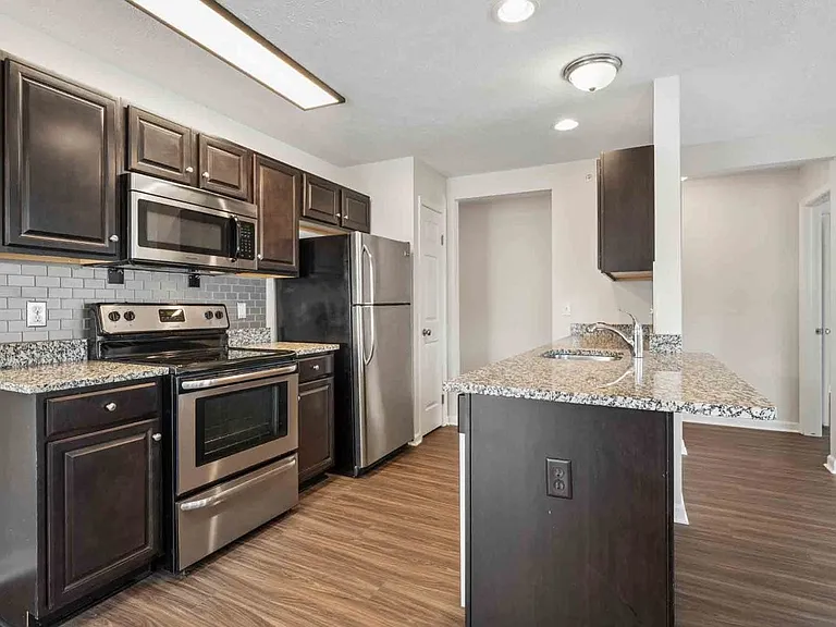Auburn Creek Apartment Homes — Photo 2