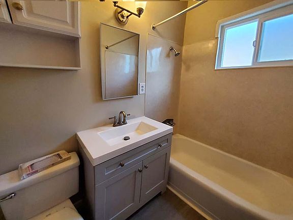 5th image of 1809 E Wilshire Ave #6