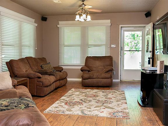 3rd image of 12923 Erin Ln