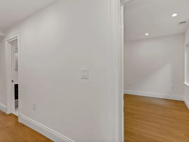 913 N Ivy St — Photo 9