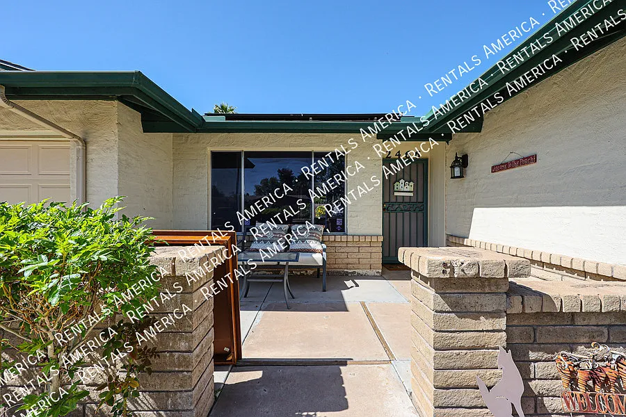 4 bed 2 bath Private Pool No HOA — Photo 3