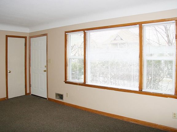 3rd image of 1156 Reaney Ave
