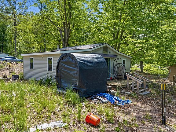 2nd image of 5842 Woodland Dr