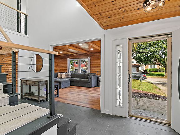 3rd image of 705 Chestnut Ct