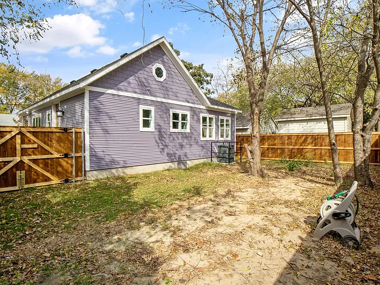 2626 Burger Ave — Photo 10