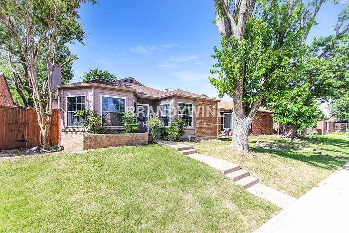 3 bed, 2.0 bath, 1403 sqft, $1,810 — Photo 3