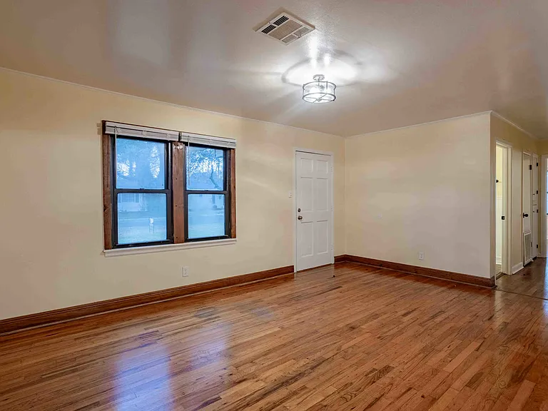 211 Lana Dr — Photo 8