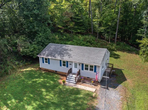 120 Willow Ln, Madison Heights, VA 24572