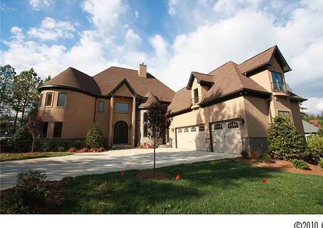 Home for Sale in Cornelius, NC $629,900