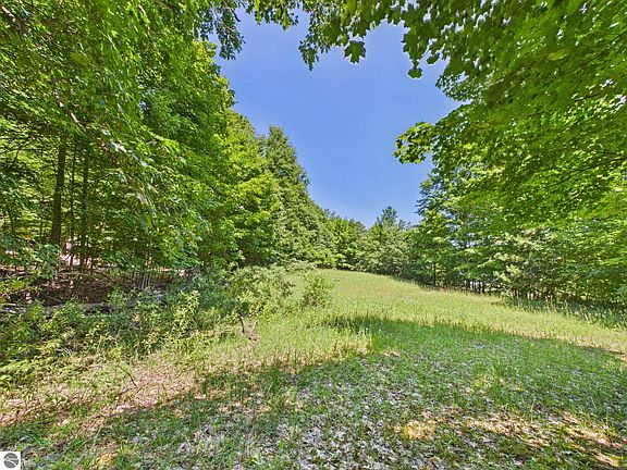 5th image of 0 S Schomberg Rd