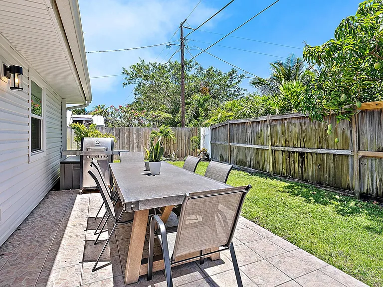 131 W Norfolk Rd — Photo 23