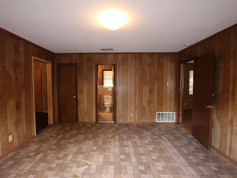 1428 E. Houston SERIES 74 — Photo 9