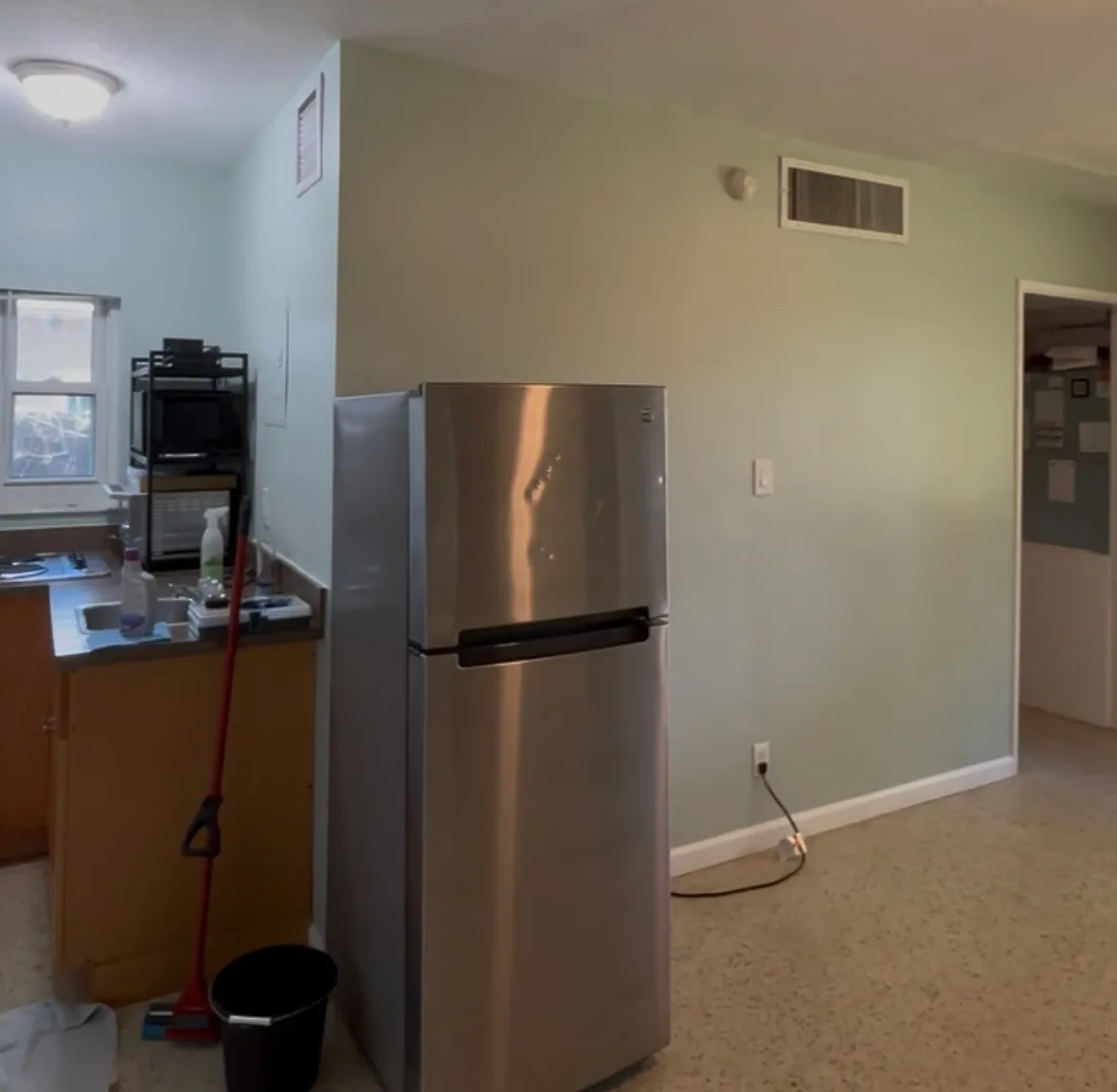 Studio, 400 sqft, $1,600 — Photo 3