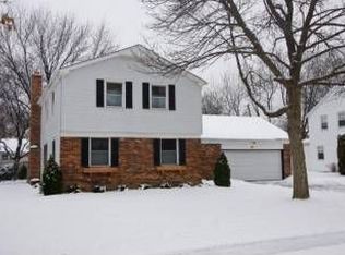 821 Penny Ln, Buffalo Grove, IL 60089