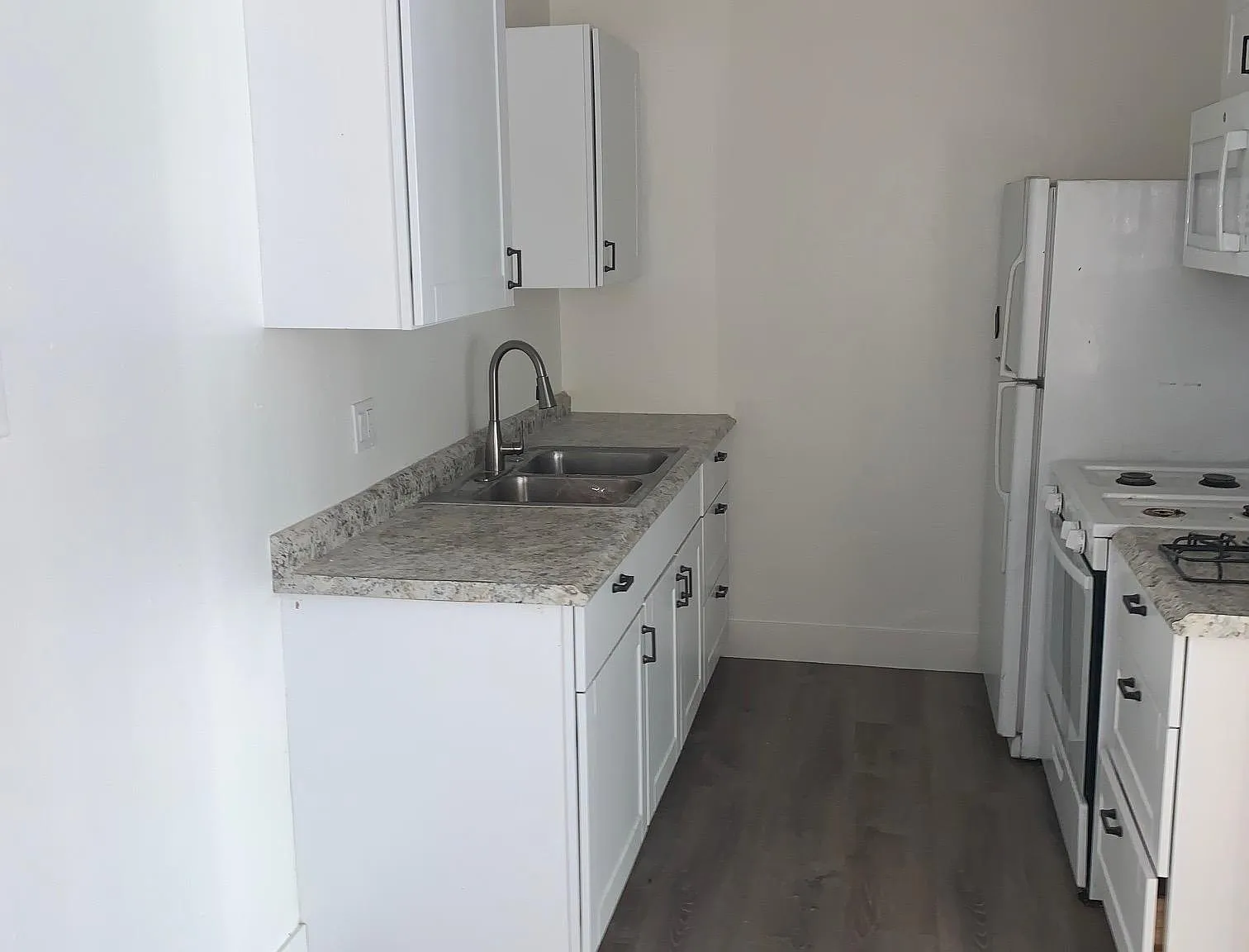 2 bed, 900 sqft, $1,600 — Photo 2