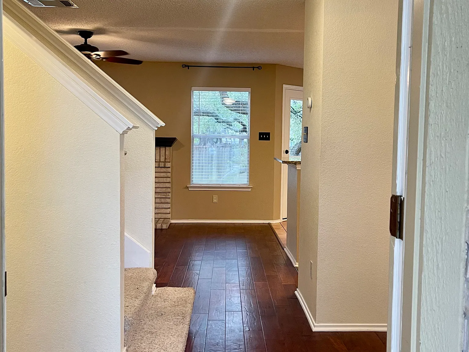 3 bed, 2.5 bath, 1861 sqft, $1,850 — Photo 2