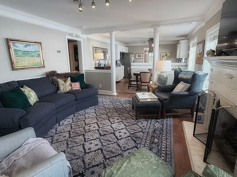 402 Pershing Rd — Photo 3