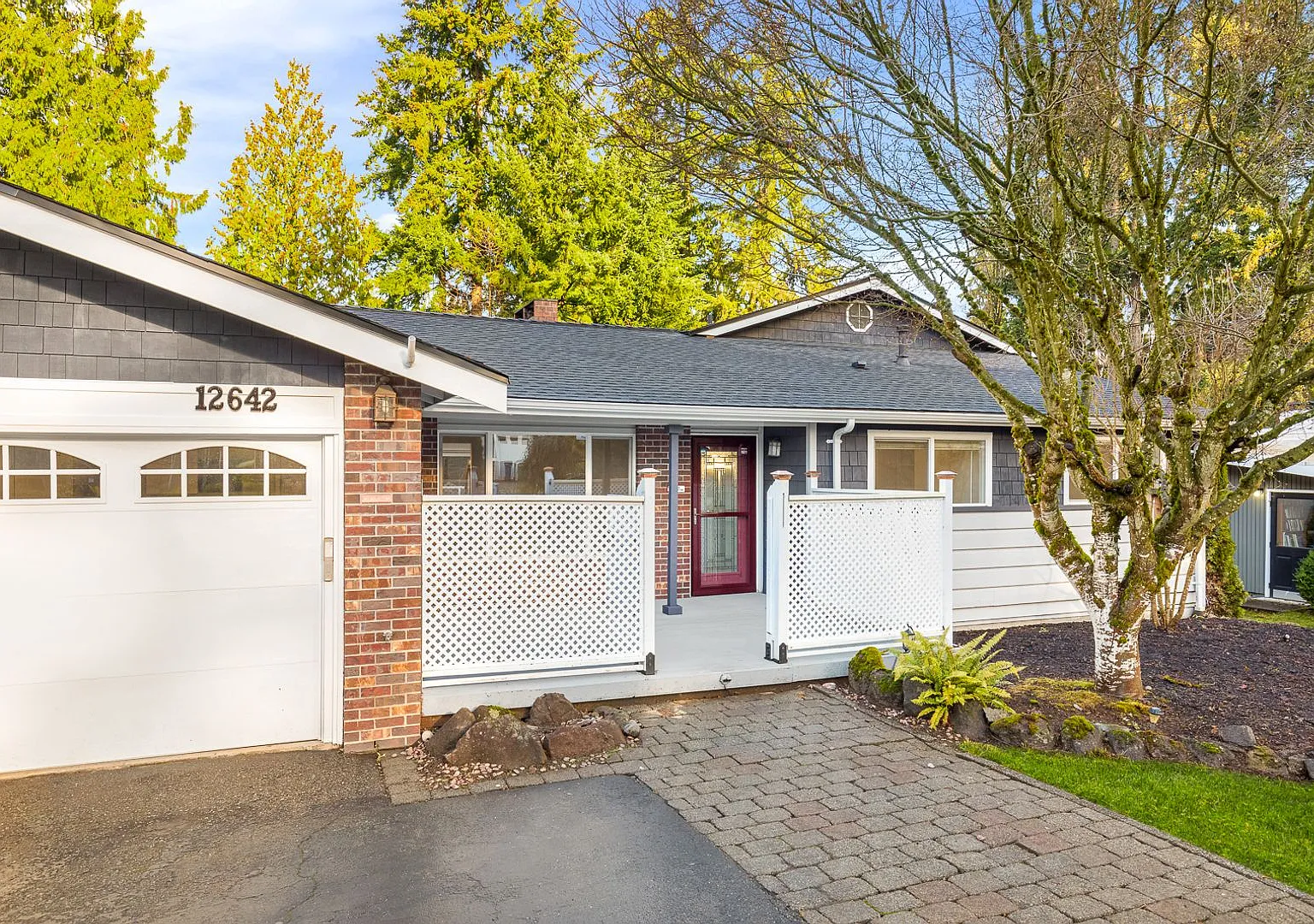South Rose Hill 4 Bedroom with Entertainment Deck — Photo 4