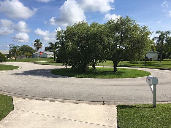 3rd image of 2218 SE East Dunbrooke Circle