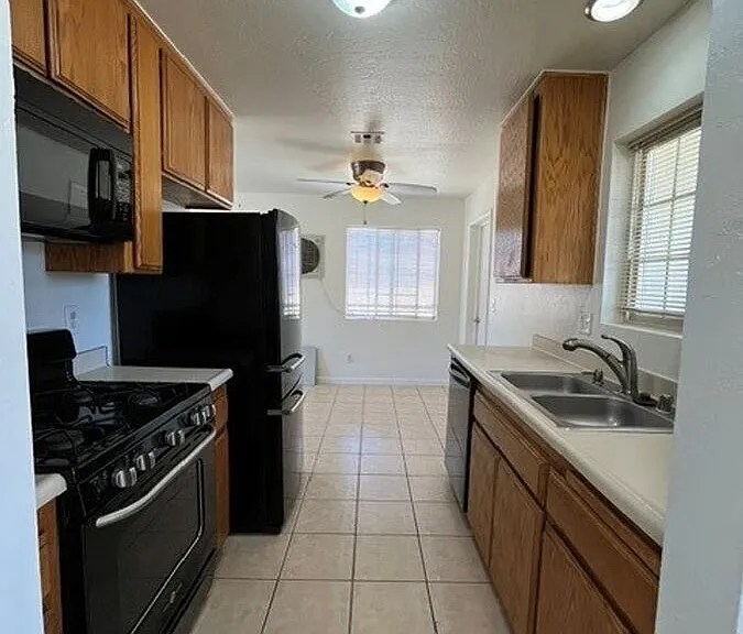 21901 Mid Way — Photo 2