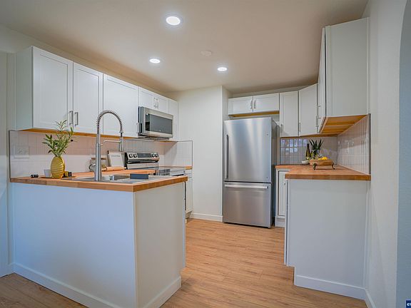 5th image of 4230 Hudson Ave NE