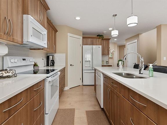 5th image of 2607 W 63rd St