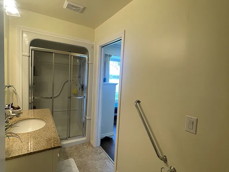 162 Bayshore Dr — Photo 36