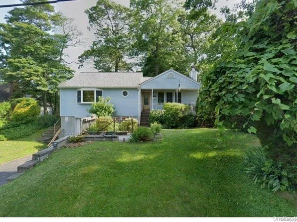 10 Flushing Road, Sound Beach, NY 11789