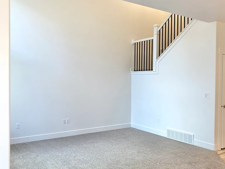 1068 N Freeman Dr — Photo 11