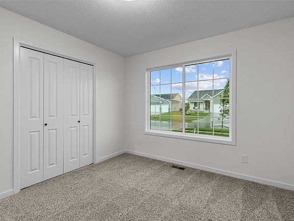 4th image of 409 NE Madison Ave