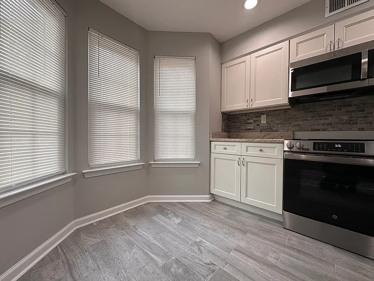16012 Clark Ct — Photo 6