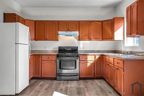8318 S San Pedro St — Photo 3