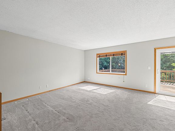 5th image of 3575 York Dr