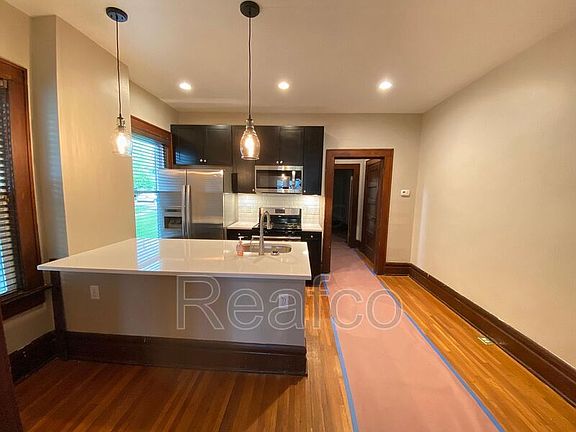 4th image of 328 E 19th Ave