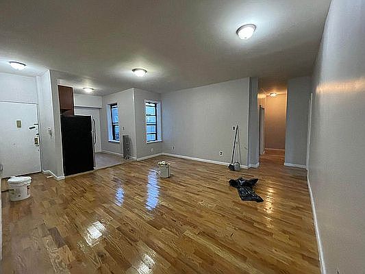 2nd image of 271 Hawthorne St #512