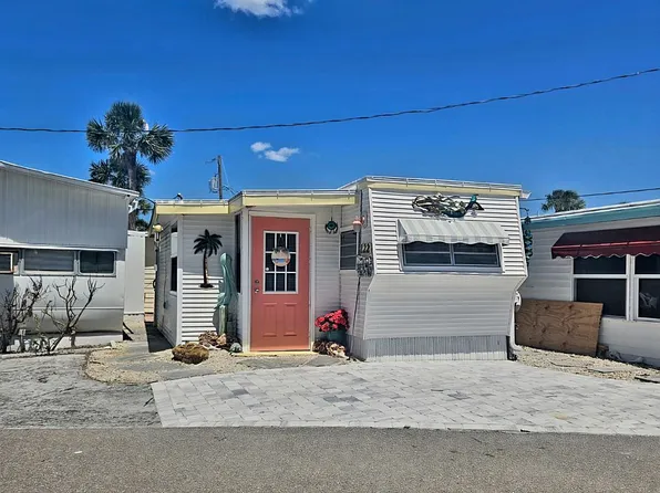 222 Bayo St, Englewood, FL 34223