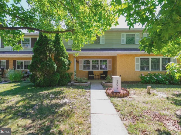 302 Carlyn Ct, Downingtown, PA 19335