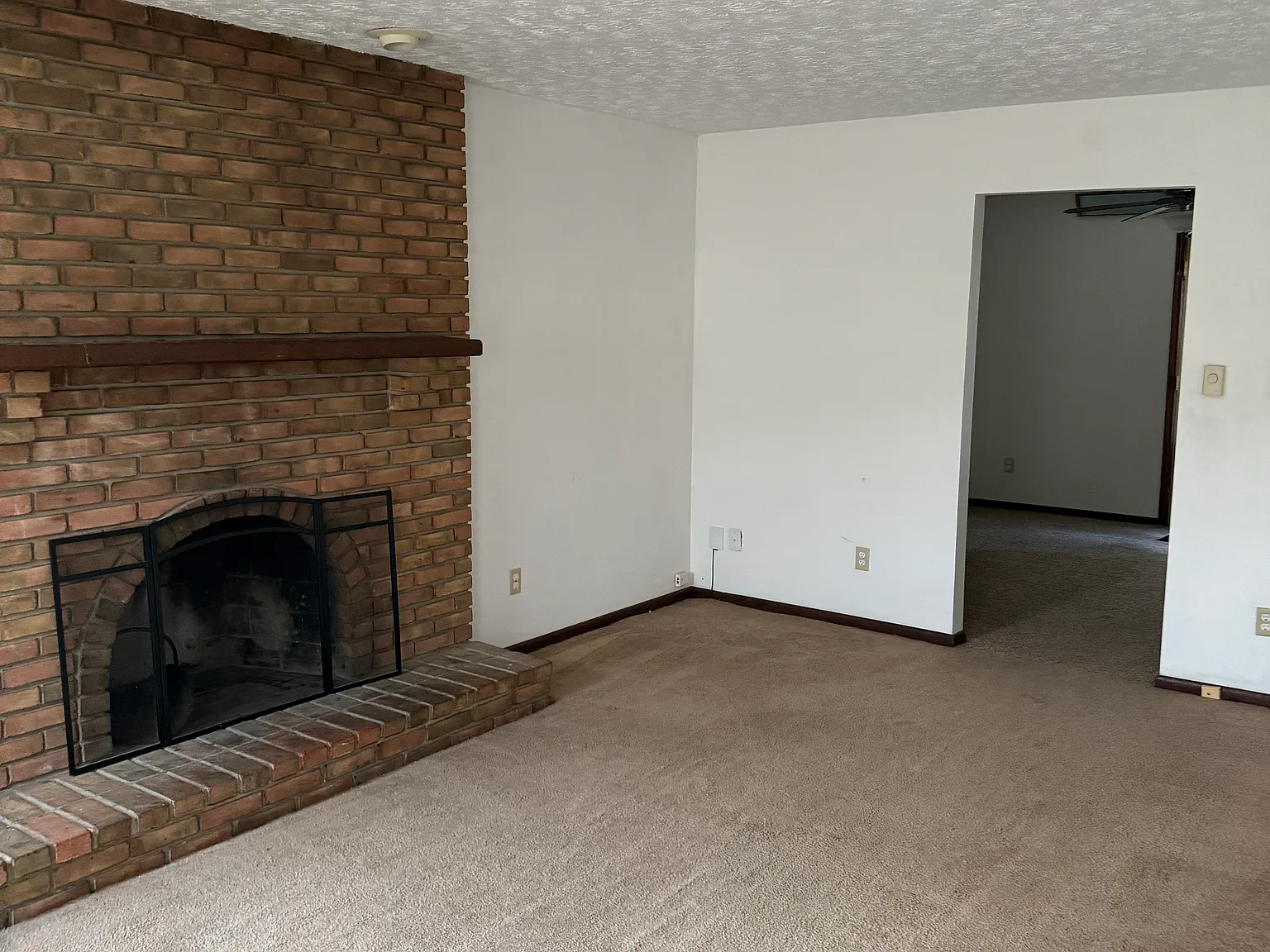 3 bed, 1.5 bath, $1,550 — Photo 2