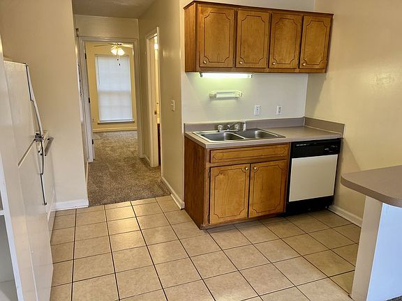 4th image of 2032 Mercury Blvd #14