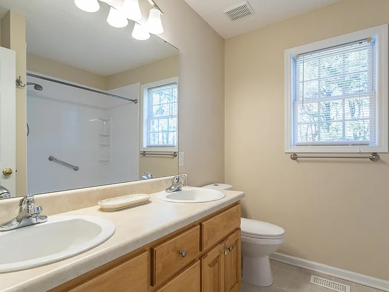 60 Blairwood Dr — Photo 25