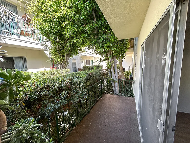 1246 Wellesley Ave #10 — Photo 5