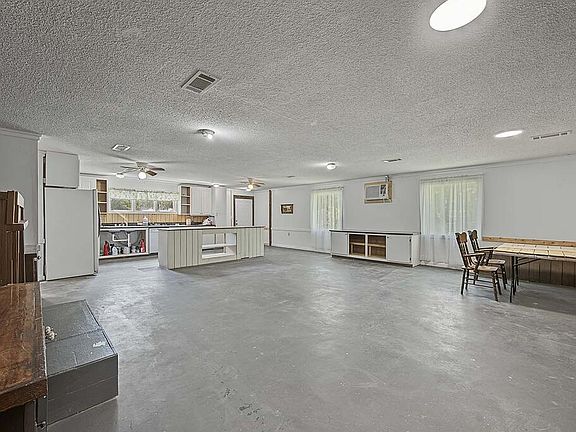 3rd image of 433 W Church St