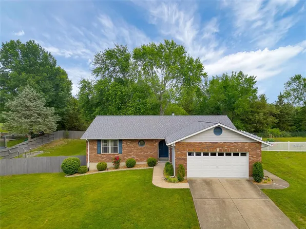 6124 Barrington Oaks Dr, Cedar Hill, MO 63016