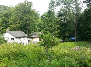 5 Whitleigh Rd, Equinunk, PA 18417