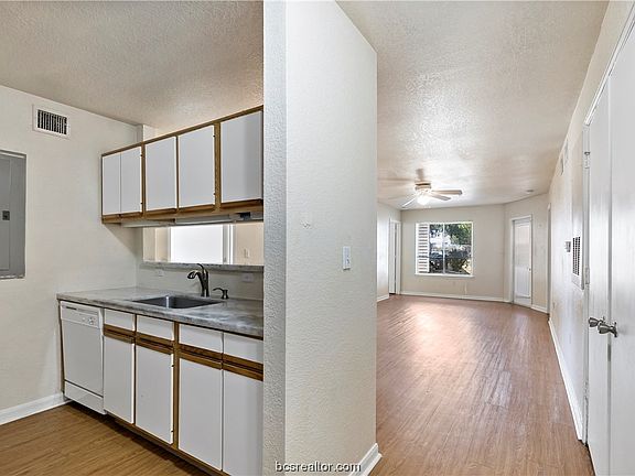 2nd image of 515 Southwest 103